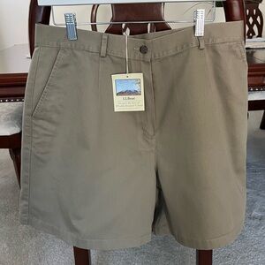 NWT L. L. Bean khaki shorts size 16 regular